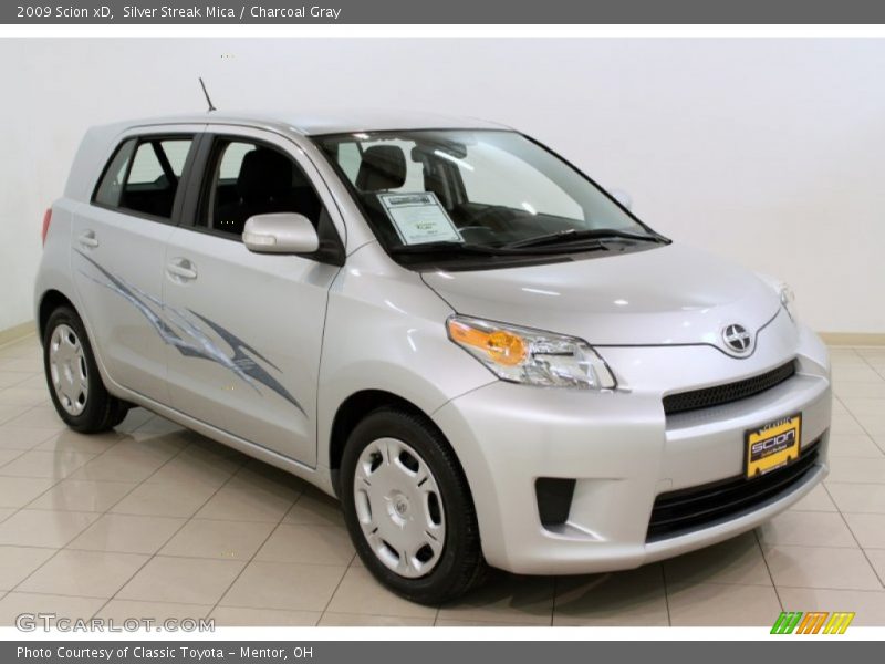 Silver Streak Mica / Charcoal Gray 2009 Scion xD