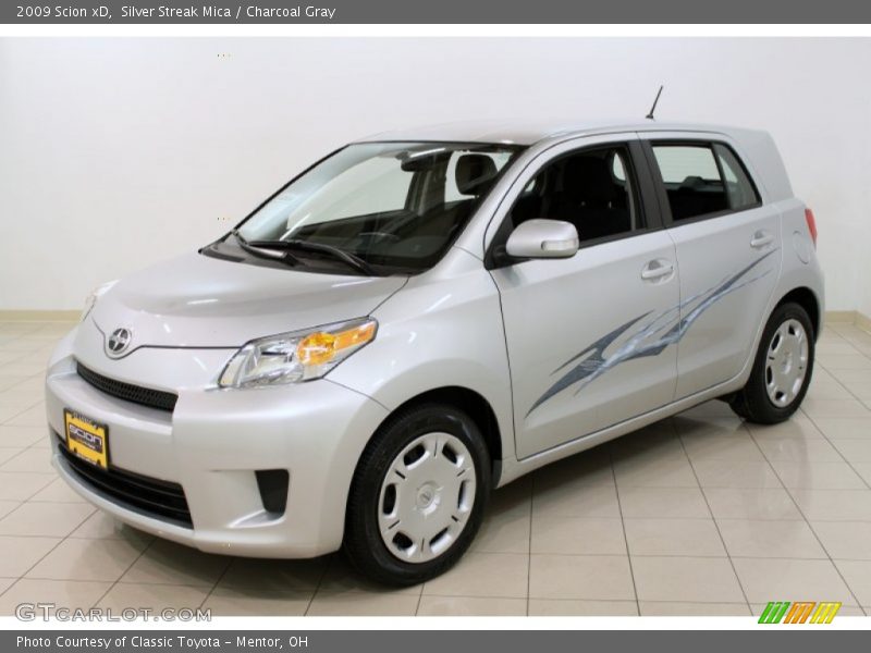 Silver Streak Mica / Charcoal Gray 2009 Scion xD