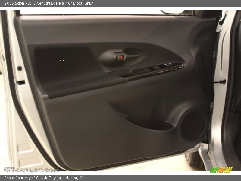 Silver Streak Mica / Charcoal Gray 2009 Scion xD