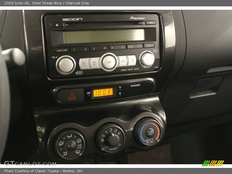 Silver Streak Mica / Charcoal Gray 2009 Scion xD