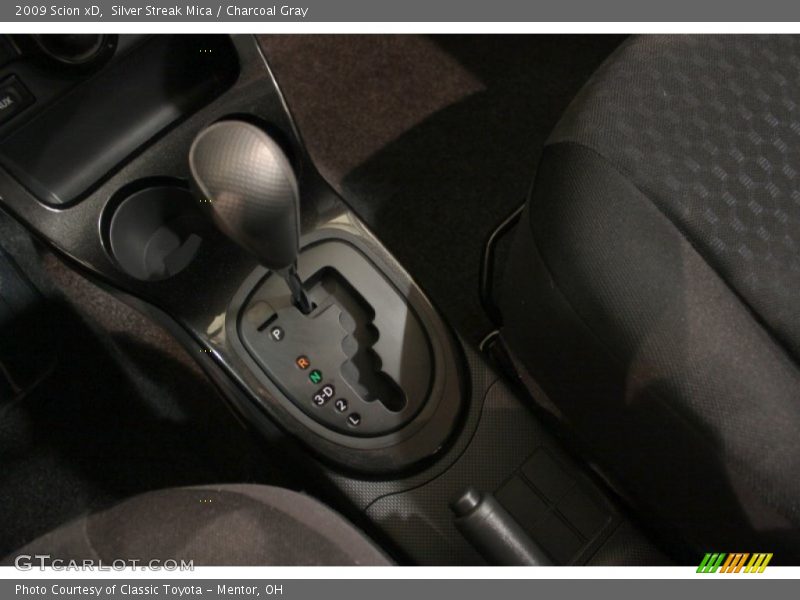 Silver Streak Mica / Charcoal Gray 2009 Scion xD