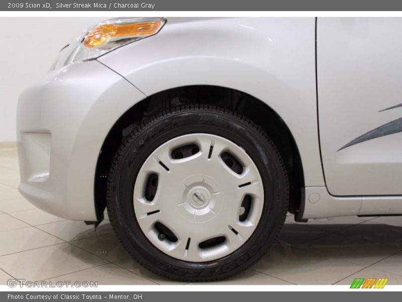 Silver Streak Mica / Charcoal Gray 2009 Scion xD