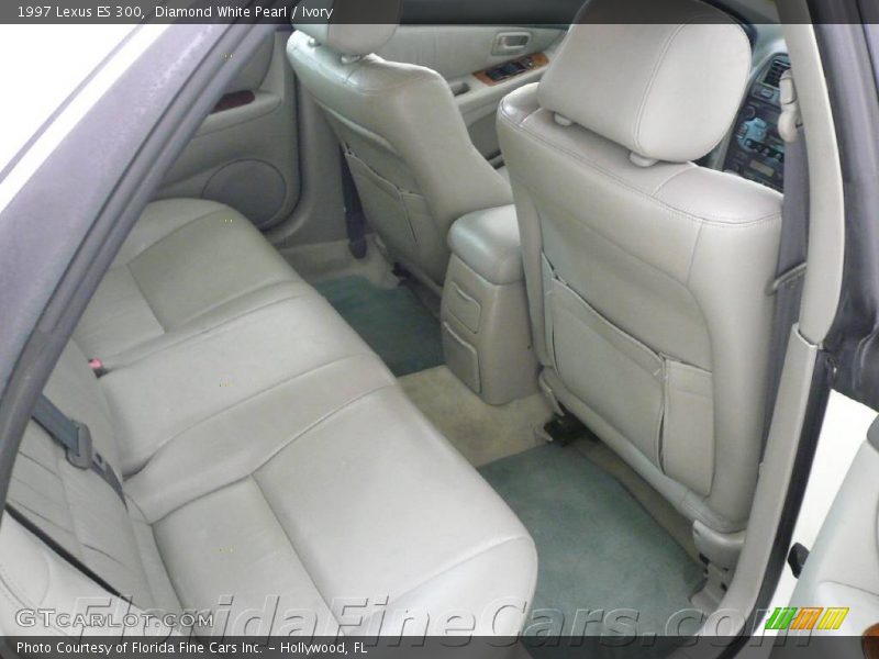 Diamond White Pearl / Ivory 1997 Lexus ES 300