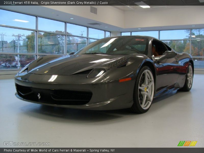 Front 3/4 View of 2010 458 Italia