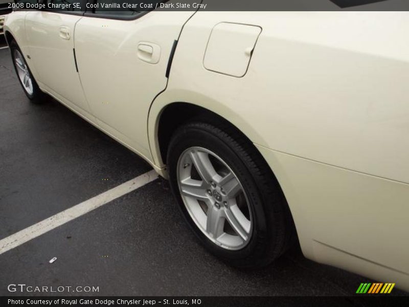 Cool Vanilla Clear Coat / Dark Slate Gray 2008 Dodge Charger SE