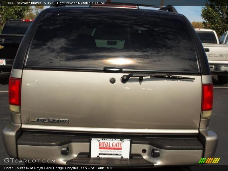 Light Pewter Metallic / Taupe 2004 Chevrolet Blazer LS 4x4