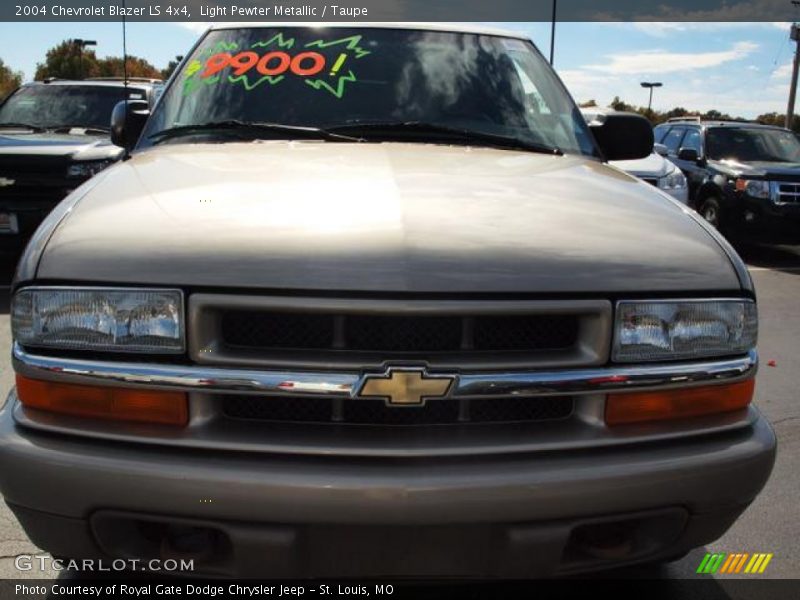 Light Pewter Metallic / Taupe 2004 Chevrolet Blazer LS 4x4
