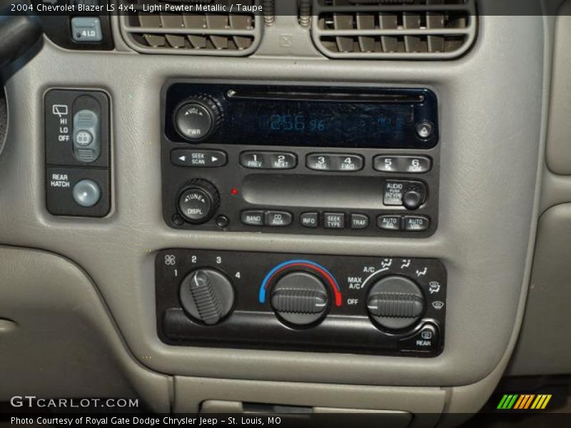 Light Pewter Metallic / Taupe 2004 Chevrolet Blazer LS 4x4