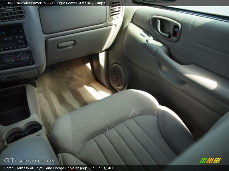 Light Pewter Metallic / Taupe 2004 Chevrolet Blazer LS 4x4