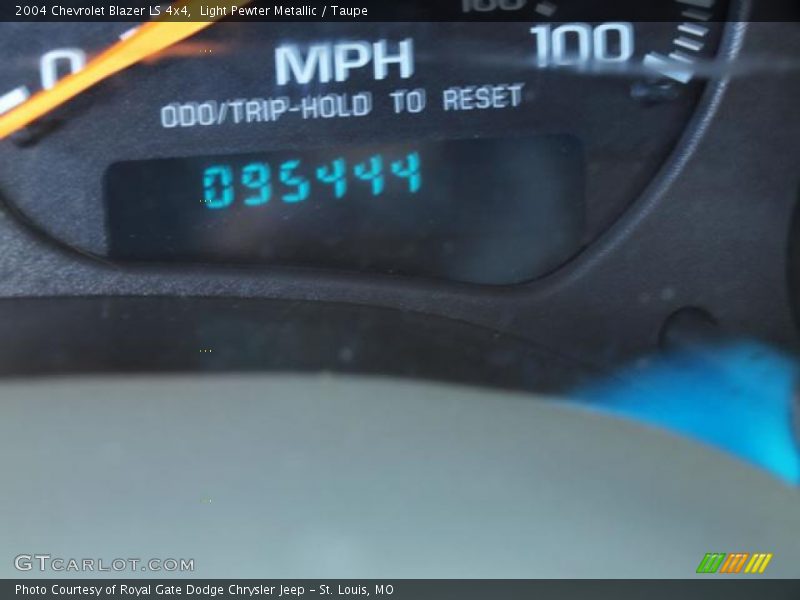 Light Pewter Metallic / Taupe 2004 Chevrolet Blazer LS 4x4