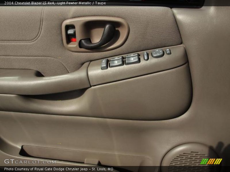 Light Pewter Metallic / Taupe 2004 Chevrolet Blazer LS 4x4