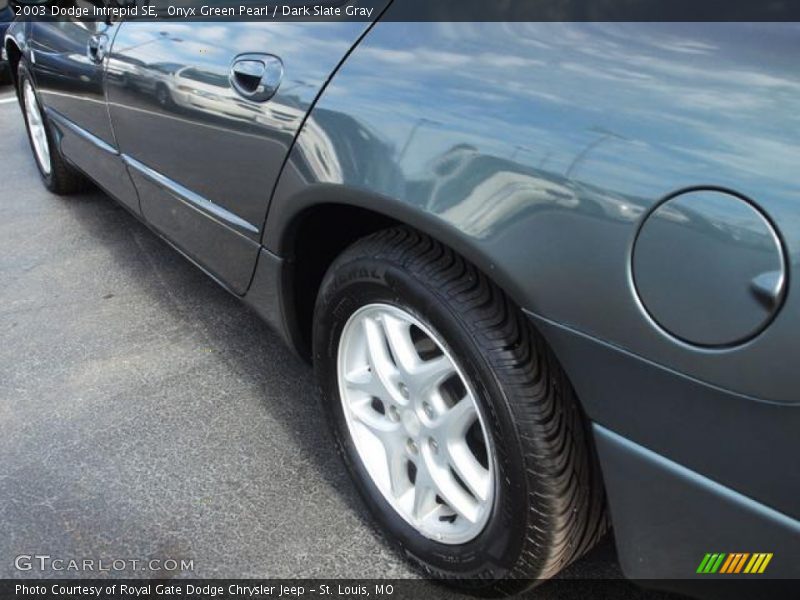 Onyx Green Pearl / Dark Slate Gray 2003 Dodge Intrepid SE
