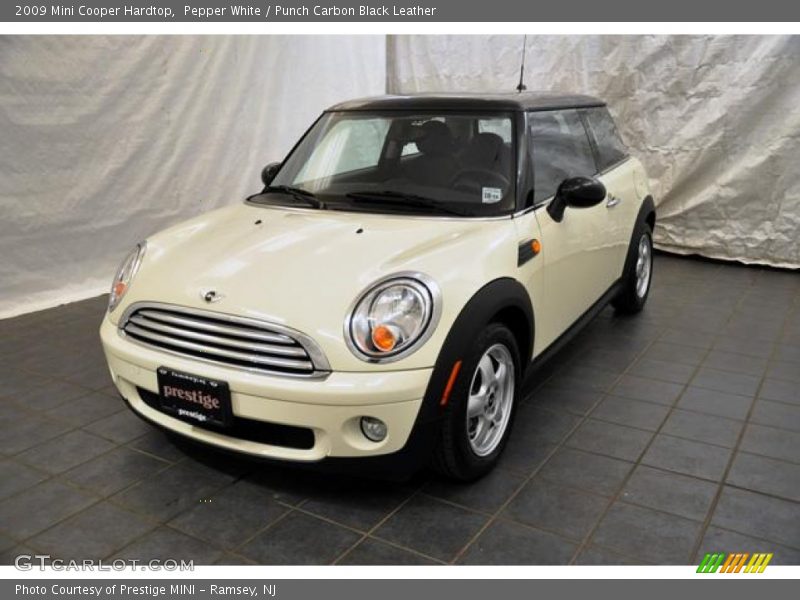 Pepper White / Punch Carbon Black Leather 2009 Mini Cooper Hardtop