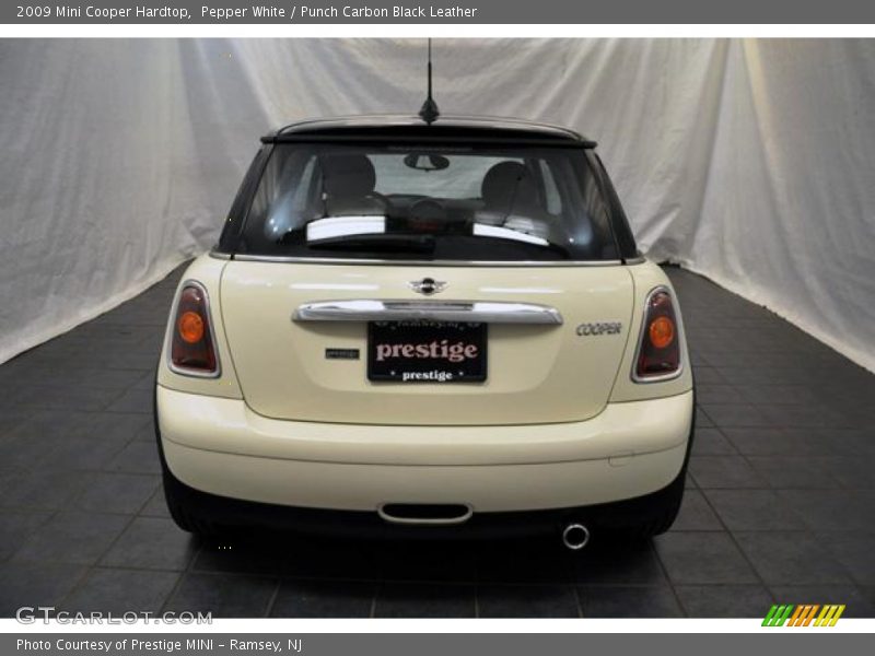 Pepper White / Punch Carbon Black Leather 2009 Mini Cooper Hardtop