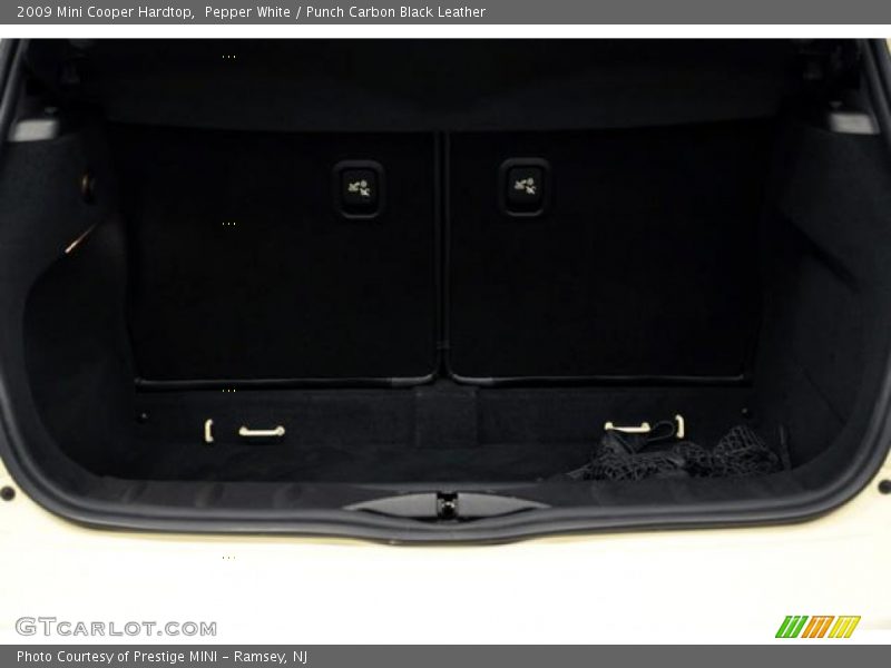 Pepper White / Punch Carbon Black Leather 2009 Mini Cooper Hardtop