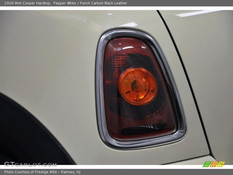 Pepper White / Punch Carbon Black Leather 2009 Mini Cooper Hardtop
