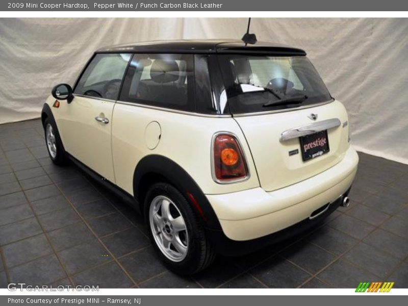Pepper White / Punch Carbon Black Leather 2009 Mini Cooper Hardtop