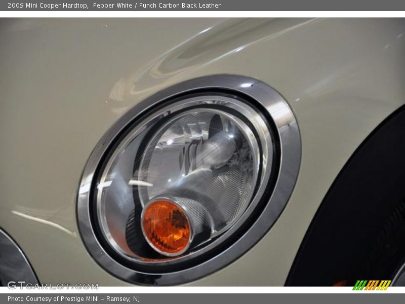 Pepper White / Punch Carbon Black Leather 2009 Mini Cooper Hardtop