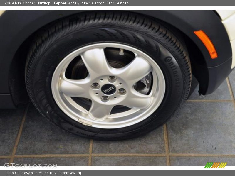 Pepper White / Punch Carbon Black Leather 2009 Mini Cooper Hardtop