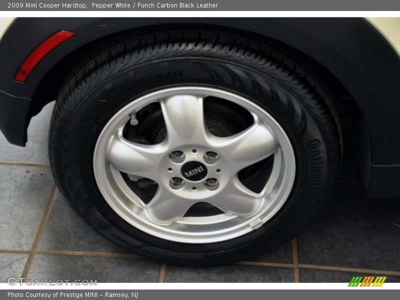 Pepper White / Punch Carbon Black Leather 2009 Mini Cooper Hardtop