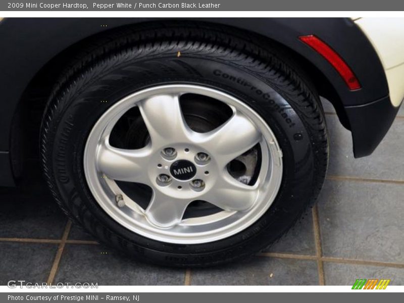 Pepper White / Punch Carbon Black Leather 2009 Mini Cooper Hardtop