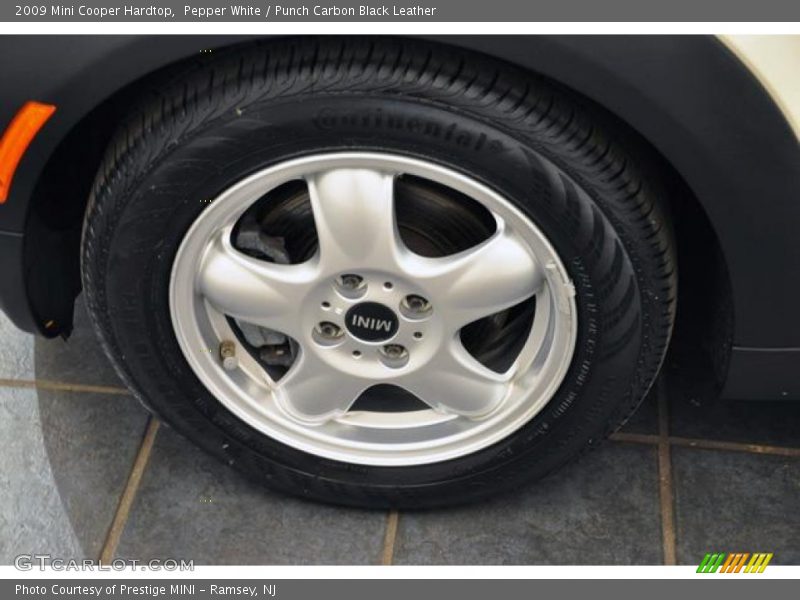 Pepper White / Punch Carbon Black Leather 2009 Mini Cooper Hardtop