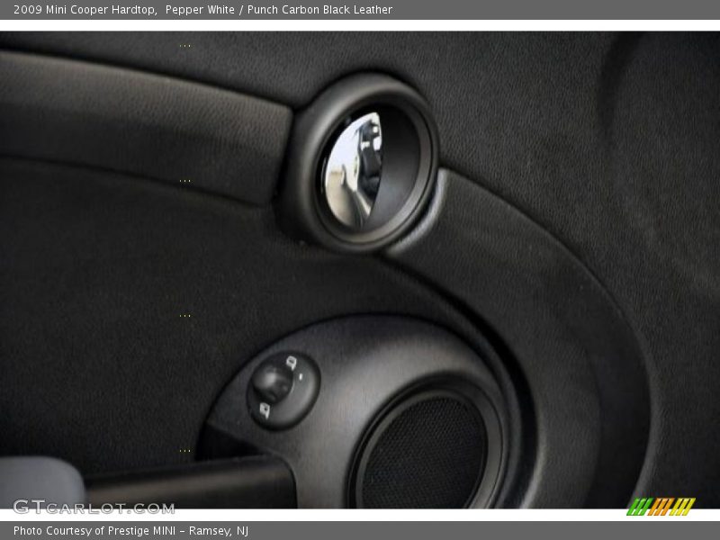 Pepper White / Punch Carbon Black Leather 2009 Mini Cooper Hardtop