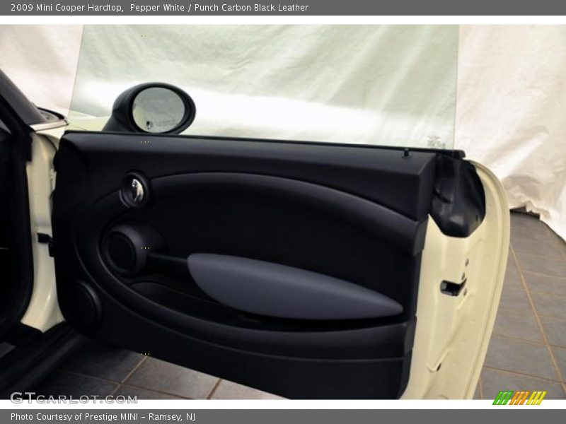 Pepper White / Punch Carbon Black Leather 2009 Mini Cooper Hardtop