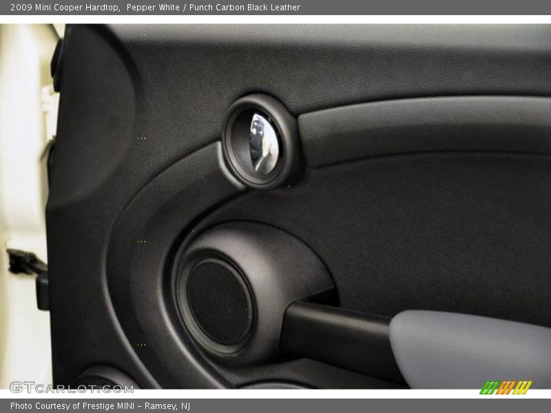 Pepper White / Punch Carbon Black Leather 2009 Mini Cooper Hardtop