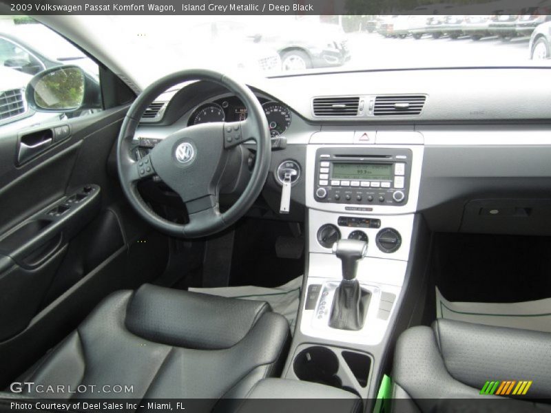 Dashboard of 2009 Passat Komfort Wagon