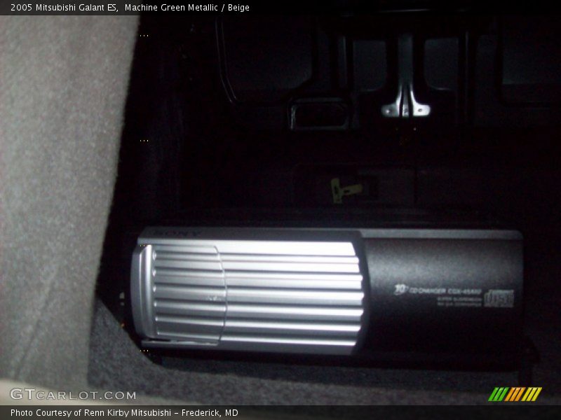 Machine Green Metallic / Beige 2005 Mitsubishi Galant ES
