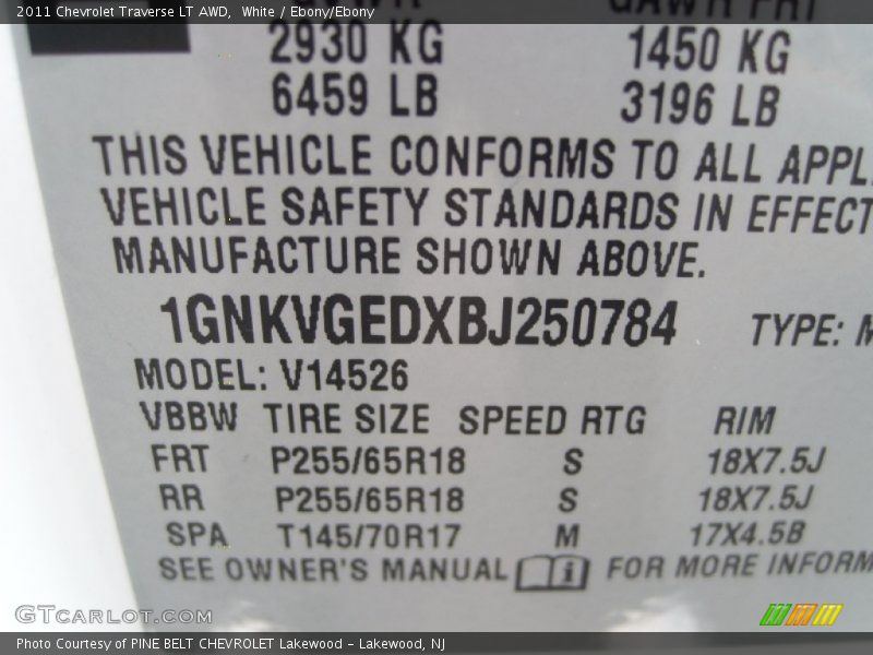 White / Ebony/Ebony 2011 Chevrolet Traverse LT AWD