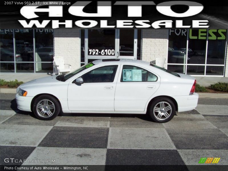 Ice White / Beige 2007 Volvo S60 2.5T