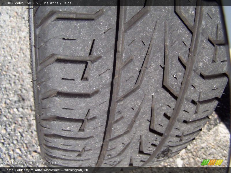 Ice White / Beige 2007 Volvo S60 2.5T