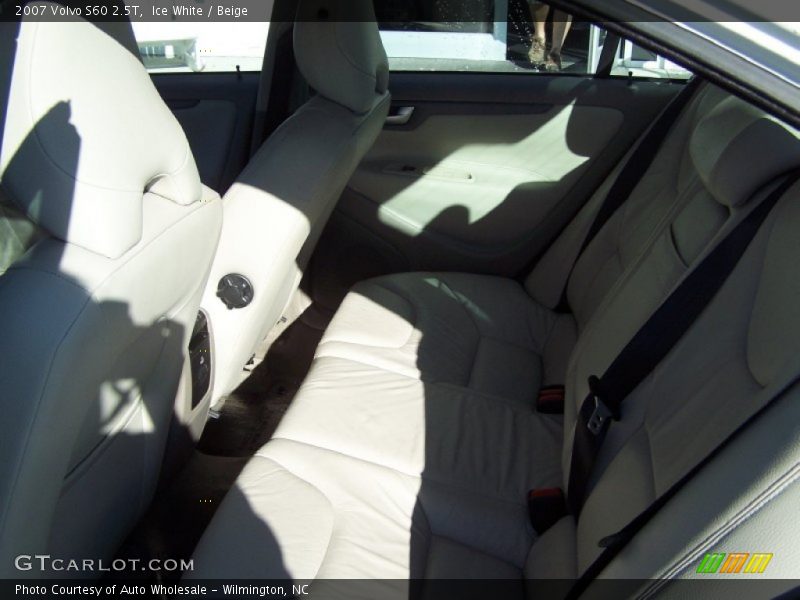 Ice White / Beige 2007 Volvo S60 2.5T