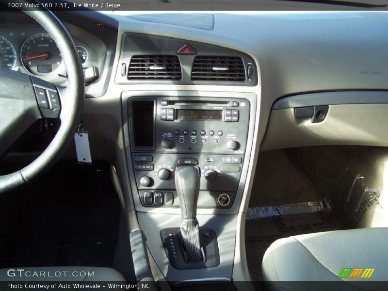 Ice White / Beige 2007 Volvo S60 2.5T