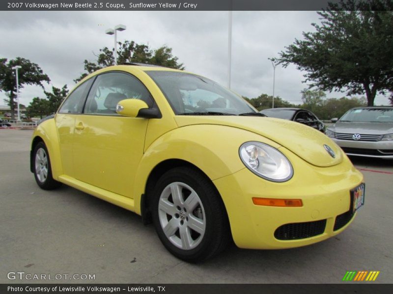 Front 3/4 View of 2007 New Beetle 2.5 Coupe