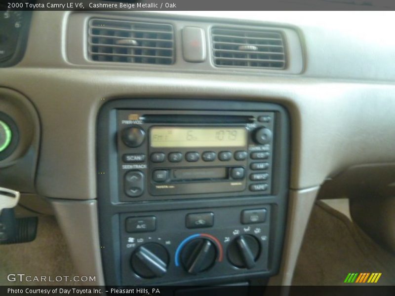 Cashmere Beige Metallic / Oak 2000 Toyota Camry LE V6