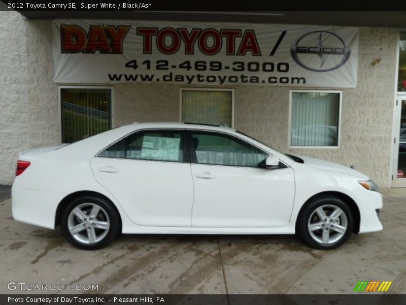 Super White / Black/Ash 2012 Toyota Camry SE