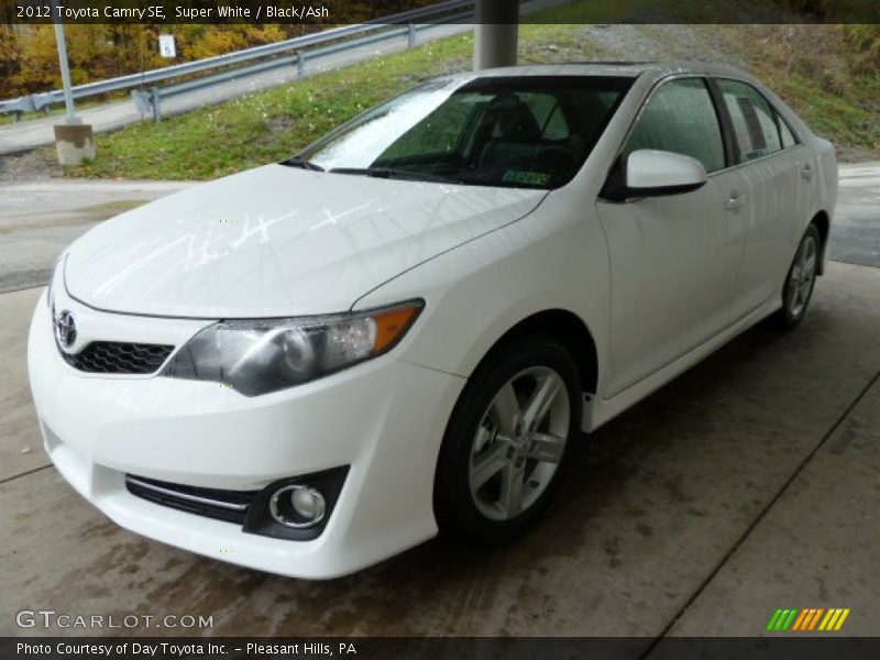 Super White / Black/Ash 2012 Toyota Camry SE
