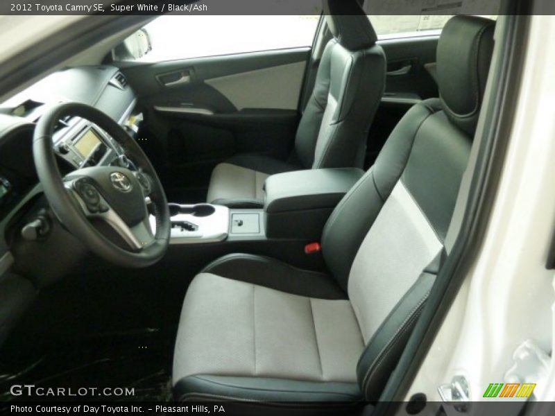 Super White / Black/Ash 2012 Toyota Camry SE