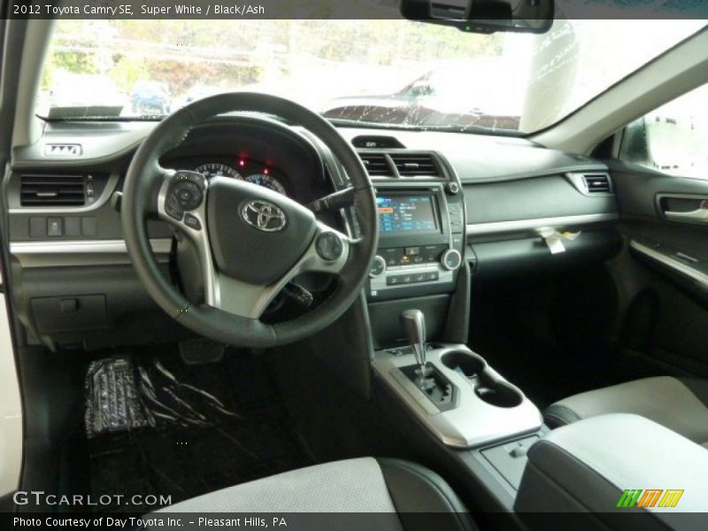 Super White / Black/Ash 2012 Toyota Camry SE