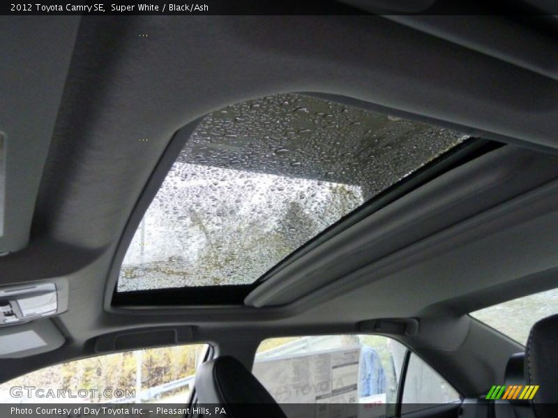 Super White / Black/Ash 2012 Toyota Camry SE