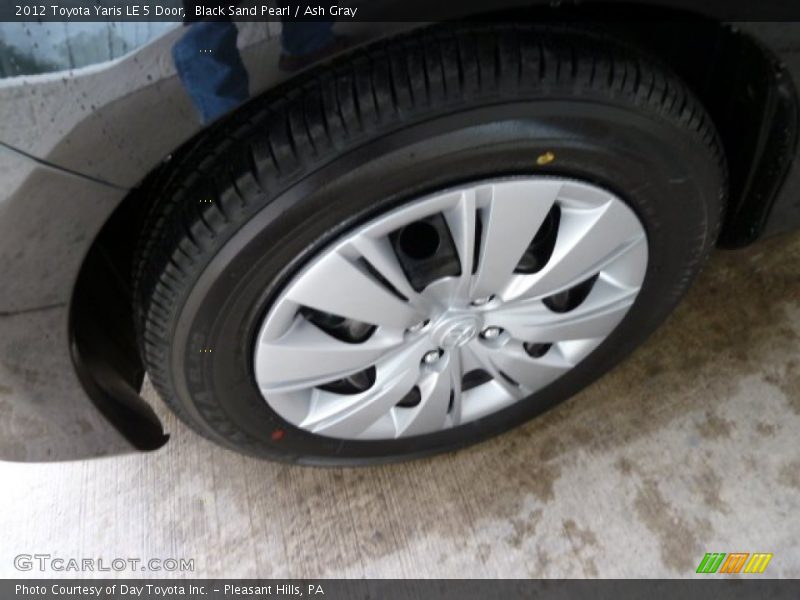 Black Sand Pearl / Ash Gray 2012 Toyota Yaris LE 5 Door