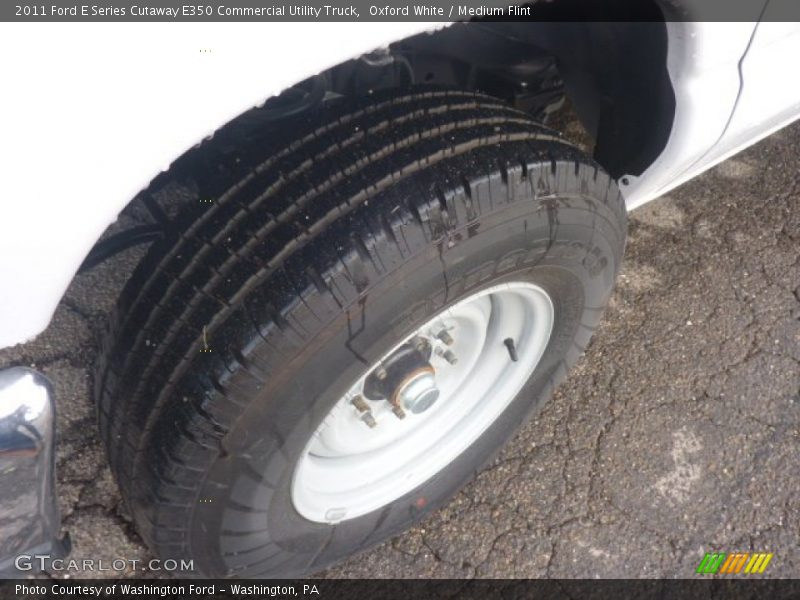 Oxford White / Medium Flint 2011 Ford E Series Cutaway E350 Commercial Utility Truck