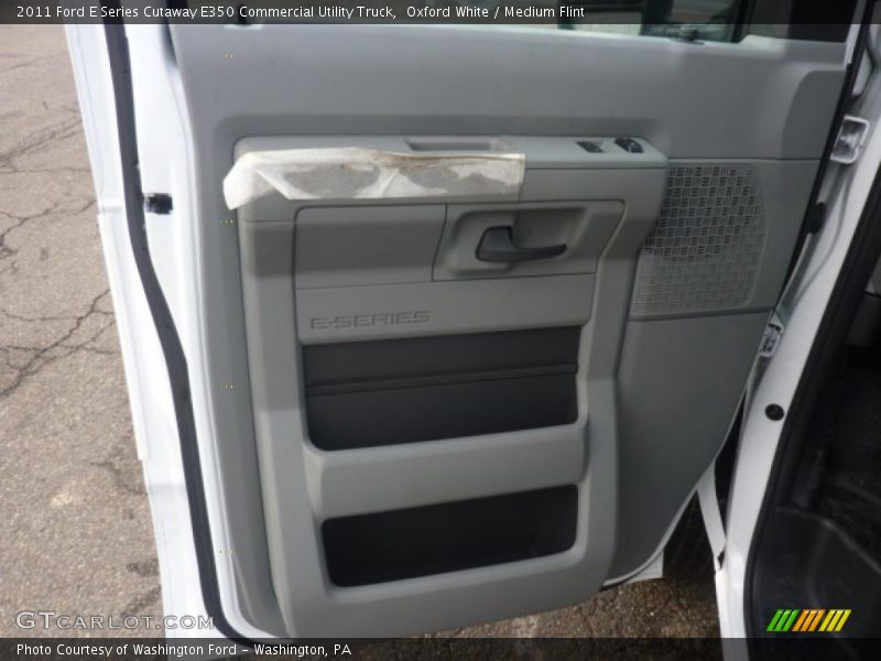 Oxford White / Medium Flint 2011 Ford E Series Cutaway E350 Commercial Utility Truck