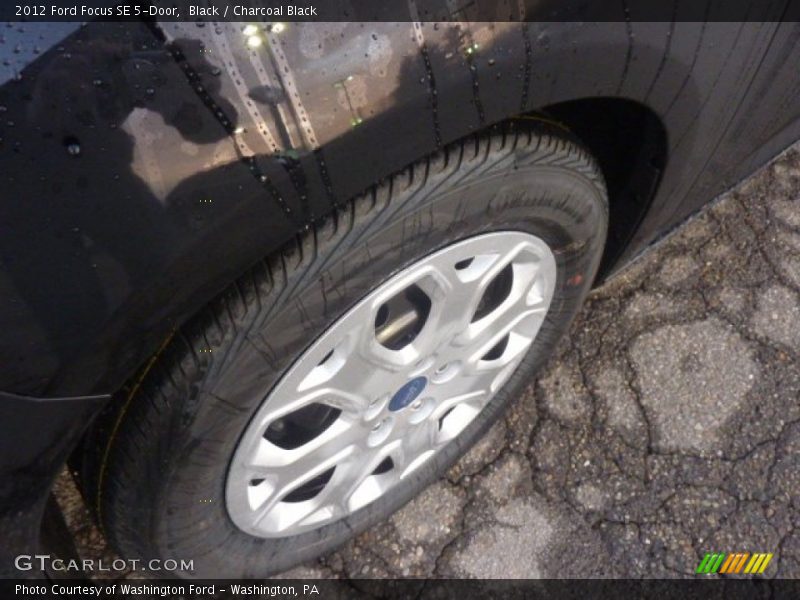 Black / Charcoal Black 2012 Ford Focus SE 5-Door