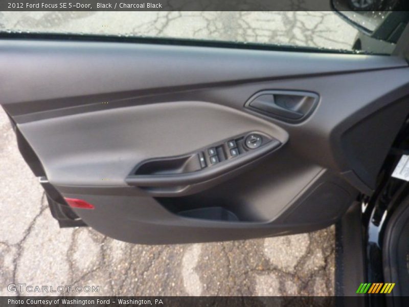 Black / Charcoal Black 2012 Ford Focus SE 5-Door