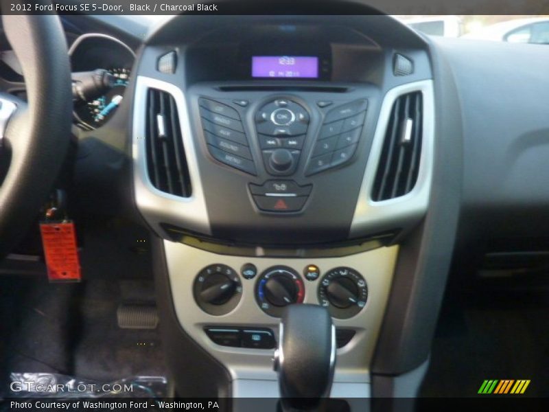 Black / Charcoal Black 2012 Ford Focus SE 5-Door