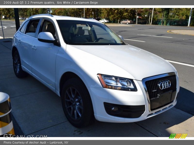 Front 3/4 View of 2009 Q5 3.2 Premium quattro